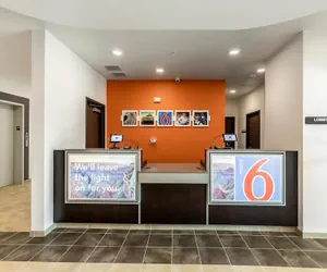 Photo 3 - Motel 6 Las Vegas, NV - Motor Speedway