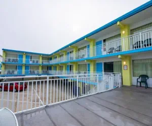 Photo 5 - Tropicana Motel