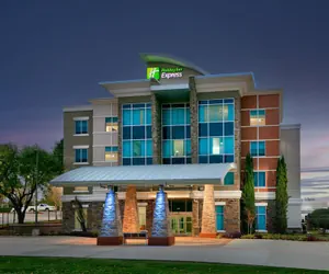 Photo 2 - Holiday Inn Express & Suites North Dallas at Preston by IHG