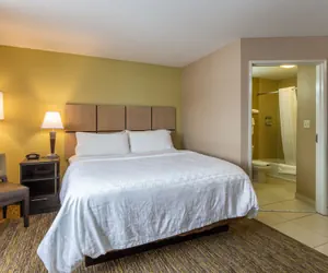 Photo 4 - Candlewood Suites Airport by IHG