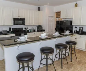 Photo 4 - Luxurious 6 bed villa with south facing pool