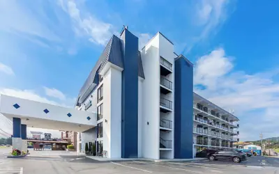 Clarion Inn & Suites near the Leconte Center Pigeon Forge
