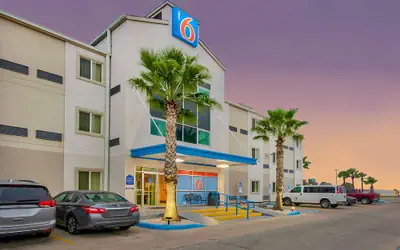 Motel 6 Eagle Pass, TX - Lakeside