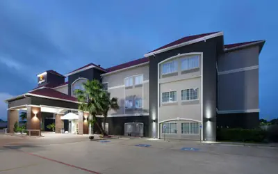 La Quinta Inn & Suites by Wyndham Houston New Caney