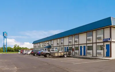 Motel 6 Rossford, OH