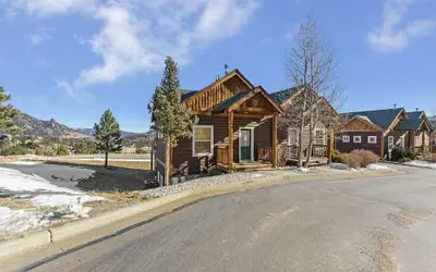 Jackstraw Mountain 32 2 Bedroom Condo by RedAwning