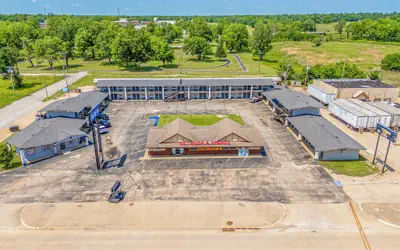 Deluxe Inn & Suites By OYO Miami OK