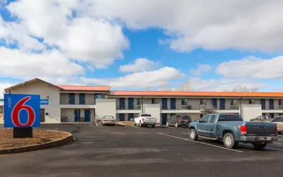 Motel 6 Show Low, AZ