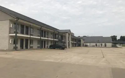 Days Inn by Wyndham Grove