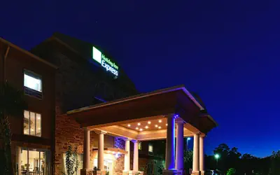 Holiday Inn Express & Suites Fredericksburg by IHG