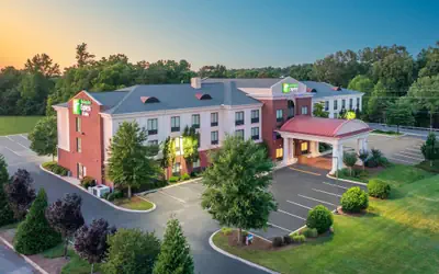 Holiday Inn Express Hotel & Suites Tullahoma by IHG