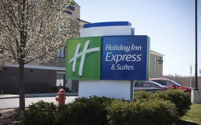 Holiday Inn Express & Suites Youngstown West - Austintown by IHG