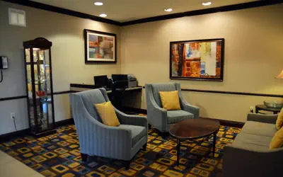 Holiday Inn Express & Suites Youngstown West - Austintown by IHG