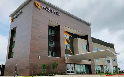 La Quinta Inn & Suites by Wyndham-Red Oak TX IH-35E