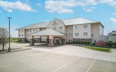 Green Mill Village Hotel & Suites, BW Signature Collection