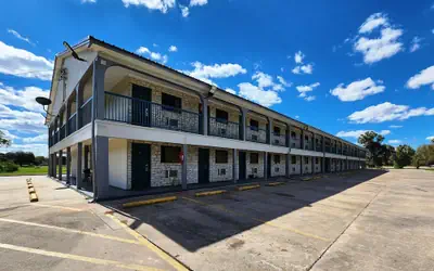 Scottish Inn & Suites