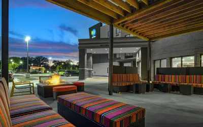 Tru By Hilton Omaha I-80 at 72nd Street, NE