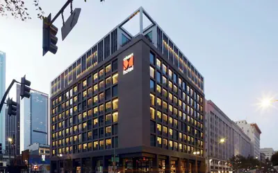 citizenM Los Angeles Downtown