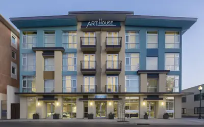 Art House Hotel and Suites