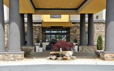 Holiday Inn Express & Suites Perry-National Fairground Area #34 by IHG