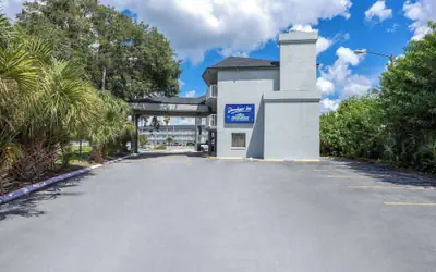 Howard Johnson by Wyndham Orlando Lake Buena Vista South