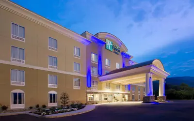 Holiday Inn Express & Suites, Caryville by IHG