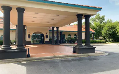 Studio 6 Savannah, GA - Gateway & I-95