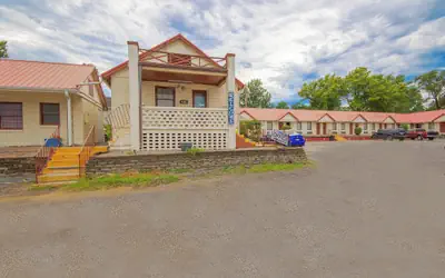 Sunflower Motel Hiawatha By OYO