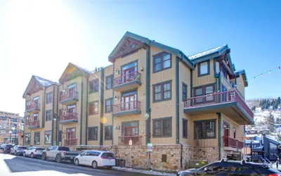 Lift Lodge 2 Bedrooms LLC103 by KBM