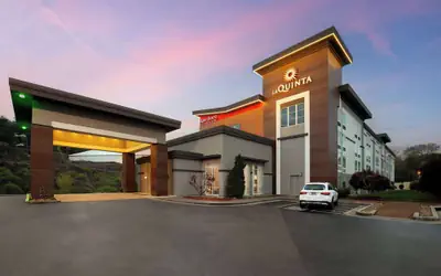 La Quinta Inn & Suites by Wyndham Knoxville Papermill