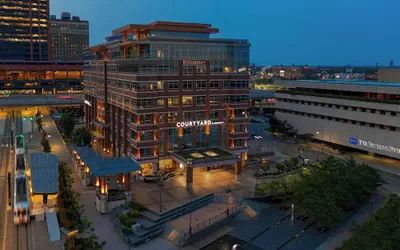 Courtyard Buffalo Downtown / Canalside