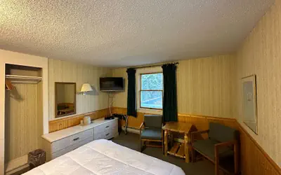 Maple Leaf Inn - Lake Placid