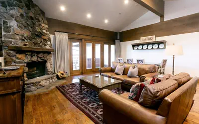 Bald Eagle Two Bedroom 2 Apartment Hotel by RedAwning