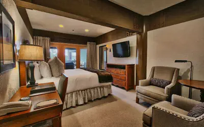 Deluxe King Room With Hot Tub Hotel Room by RedAwning