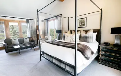 Luxury King Room With Mountain View Hotel Room by RedAwning