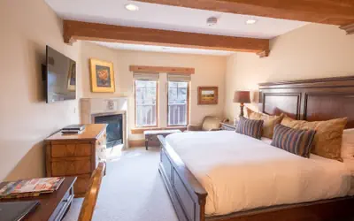 Hotel King Hotel Room by RedAwning