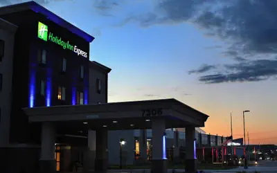 Holiday Inn Express & Suites Omaha South - Ralston Arena by IHG