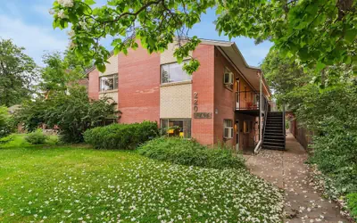 Azure Suite Walkable Old Town Condo w/ Park View