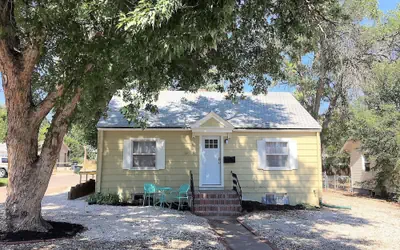 Charming Bungalow Next to UNC - Free Cruiser Bikes!