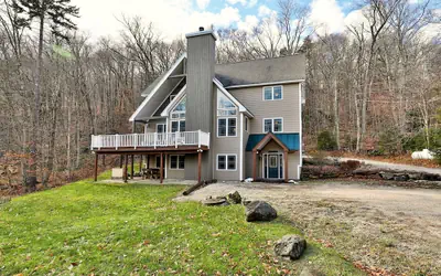 The Queens Croft V2 - Luxury Killington Ski Home. Newer. Better. Ski-ier. 3 Bedroom Home