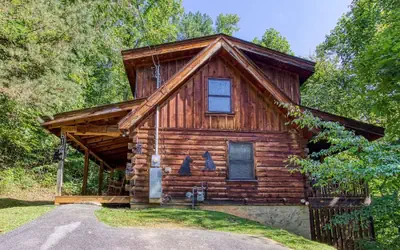Mystic Mountain - Great Location! Close To All The Action! 2 Bedroom Cabin by RedAwning