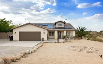 Alana House - Pool, Hot Tub, Bbq, Fire Pit + Walk To Hikes! 4 Bedroom Home by RedAwning