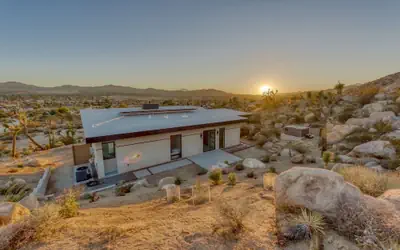 Desert Ridge - Hot Tub, Fire Pit, Bbq, Out Door Shower & Incredi 2 Bedroom Home by RedAwning