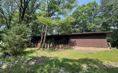 Mountain Harbor's four bedroom house by RedAwning