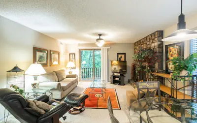 Forest view two bedroom, two bath condo on Lake Ouachita, steps away from pool and spa. by RedAwning