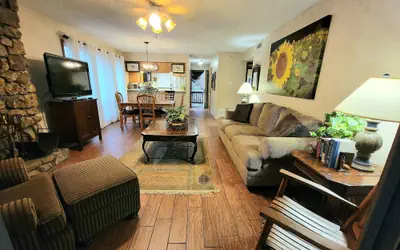 Forest view, log-sided two bedroom, two bath condo on Lake Ouachita. 2 Condo by RedAwning