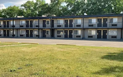 Travelodge by Wyndham Livonia/Canton/Novi Detroit Area