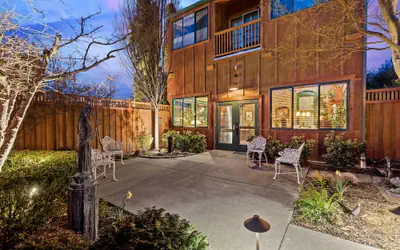 The Peerless Hotel by WanderLodges