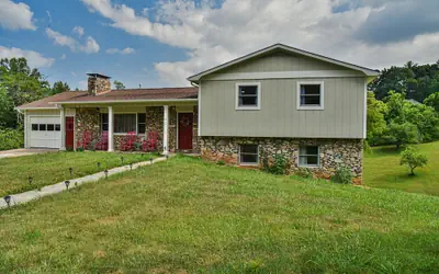 Aiken Rd - 6 BR - hot tub and game room