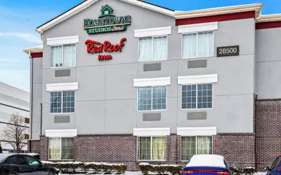 HomeTowne Studios by Red Roof Southfield
